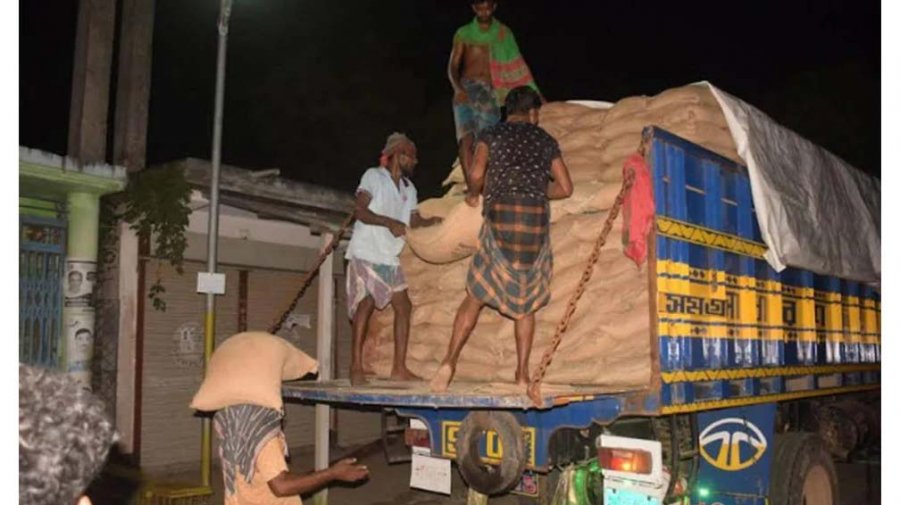 মাগুরায় ৭৮ টন টিসিবি চাল উদ্ধার, ডিলারের লাইসেন্স বাতিল